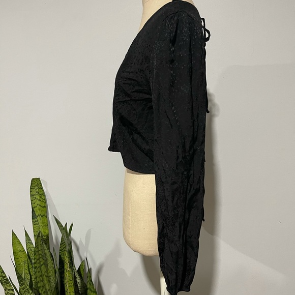 Urban romantic Open back crop long sleeve animal Print top size large - Picture 3 of 12